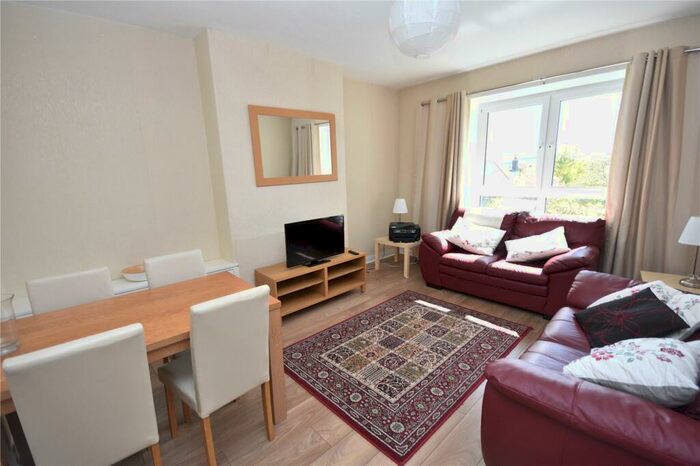 2 Bedroom Flat To Rent In School Road, Top Floor Right, Aberdeen, Aberdeen, AB24