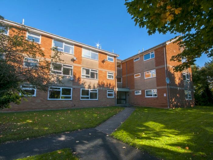 Apartment To Rent In Woodlands Road, Witney, OX28