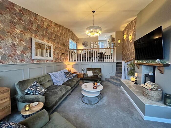 4 Bedroom Detached House For Sale In Church Brow, Mottram, Hyde, SK14