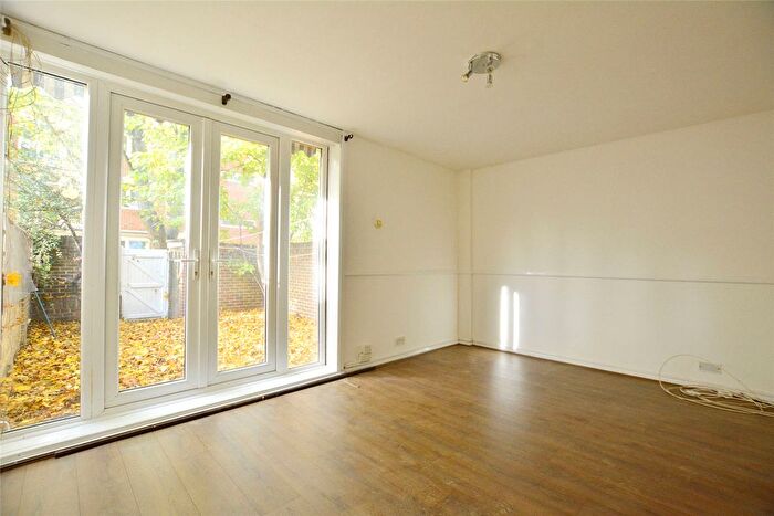2 Bedroom End Of Terrace House To Rent In Hevelius Close, London, SE10