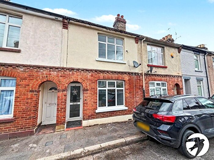 2 Bedroom Terraced House For Sale In Albert Road, Chatham, Kent, ME4