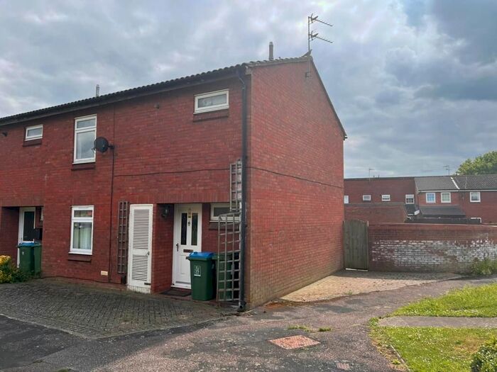 3 Bedroom End Of Terrace House To Rent In Alwin Close, Aylesbury, HP21