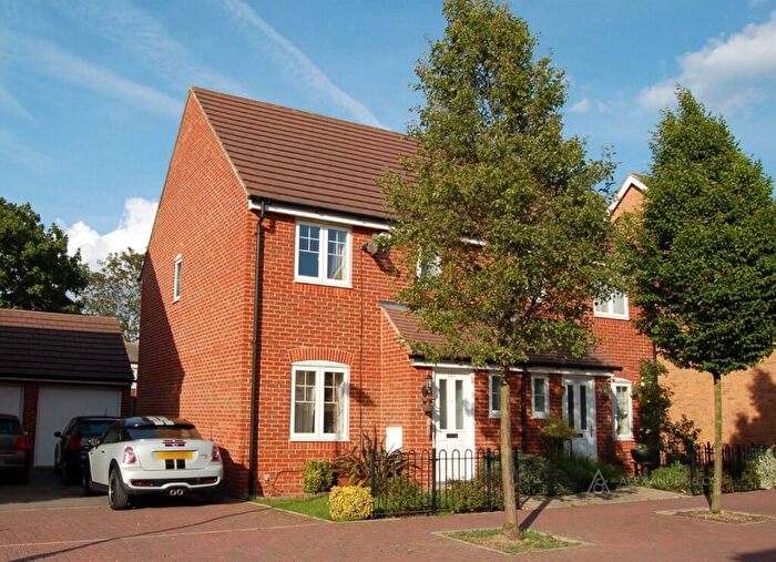 3 Bedroom Semi Detached House To Rent In Foskett Way, Aylesbury, Buckinghamshire, HP21