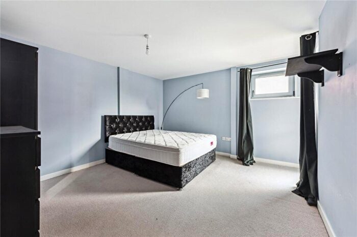 2 Bedroom Apartment To Rent In Glasshouse Fields, London, E1W