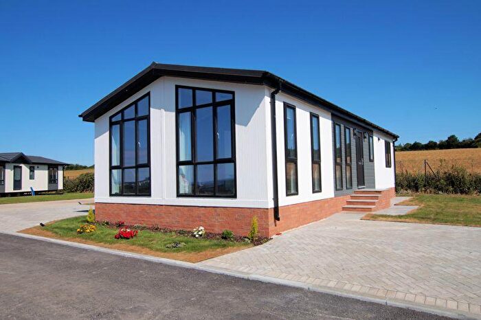 2 Bedroom Park Home For Sale In Upper Cornaway Lane, Portchester, PO16