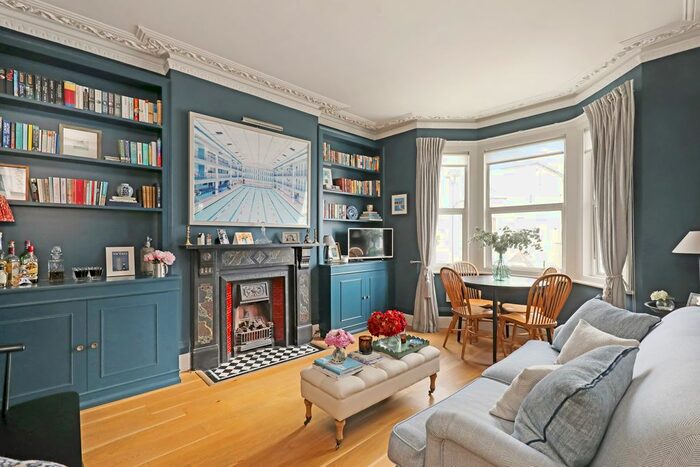 2 Bedroom Flat To Rent In Whittingstall Road, London, SW6