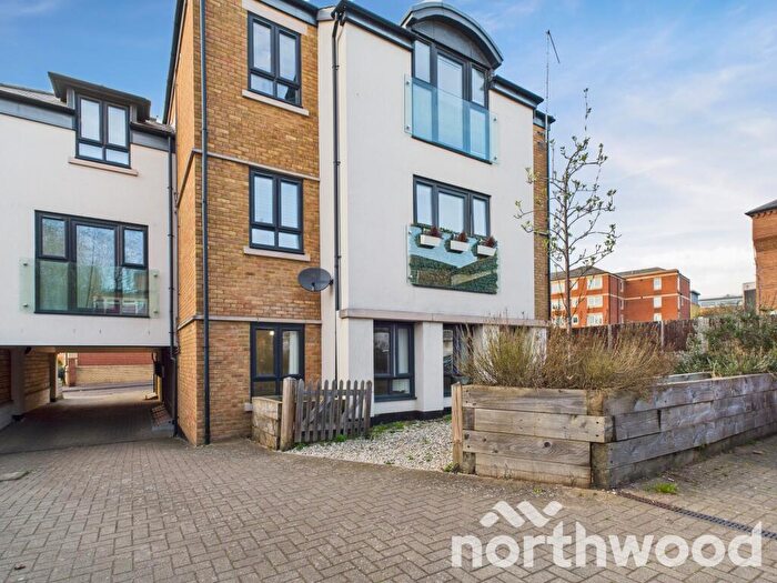 2 Bedroom Flat To Rent In Queen Anne Road, Maidstone, ME14