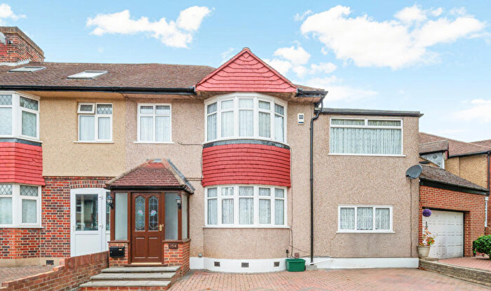 4 Bedroom House For Sale In Monkleigh Road, Morden, SM4