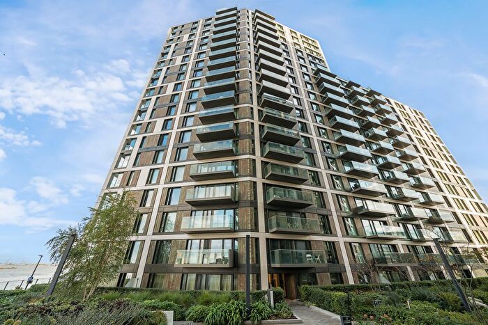 2 Bedroom Flat To Rent In Deveraux House, Duke Of Wellington Avenue, Royal Arsenal, SE18