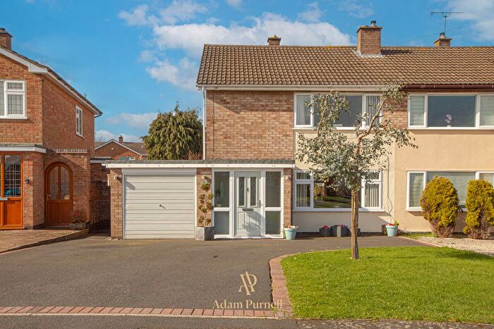 3 Bedroom Semi-Detached House For Sale In Marlborough Close, Burbage, LE10