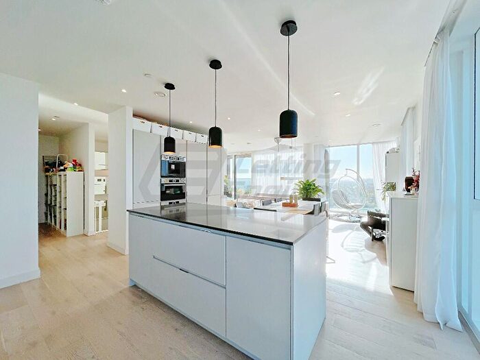 3 Bedroom Penthouse For Sale In Woodberry Down, London, N4