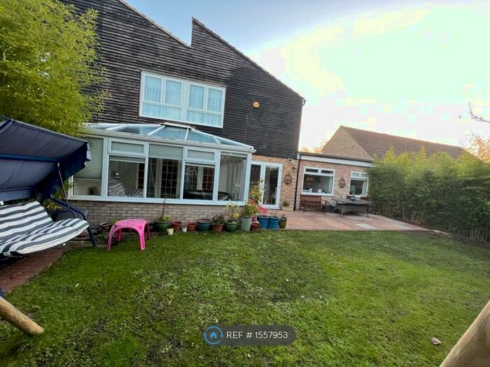 5 Bedroom Semi-Detached House To Rent In Coningsby, Bracknell, RG12