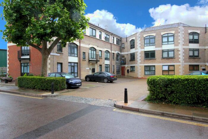 2 Bedroom Apartment To Rent In Corner Hall, Hemel Hempstead, HP3
