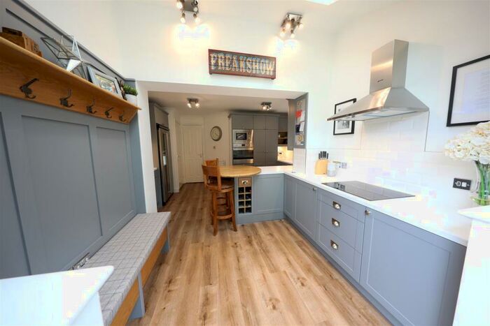 4 Bedroom Detached House For Sale In St. Marys Close, Hessle, HU13