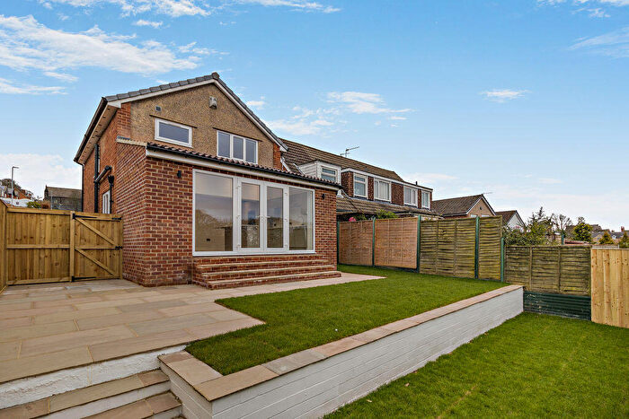 3 Bedroom Detached House For Sale In Hall Park Avenue, Leeds, LS18