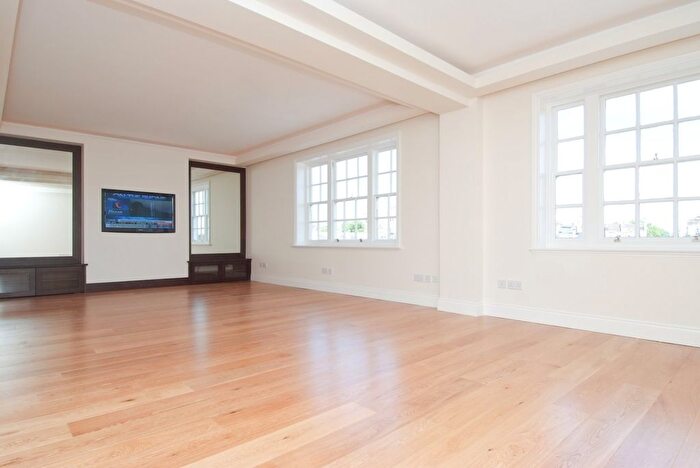 3 Bedroom Flat To Rent In Malvern Court, Onslow Square, London, SW7