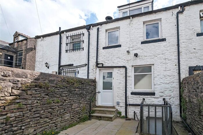2 Bedroom Apartment To Rent In Church Street, Barnoldswick, Lancashire, BB18