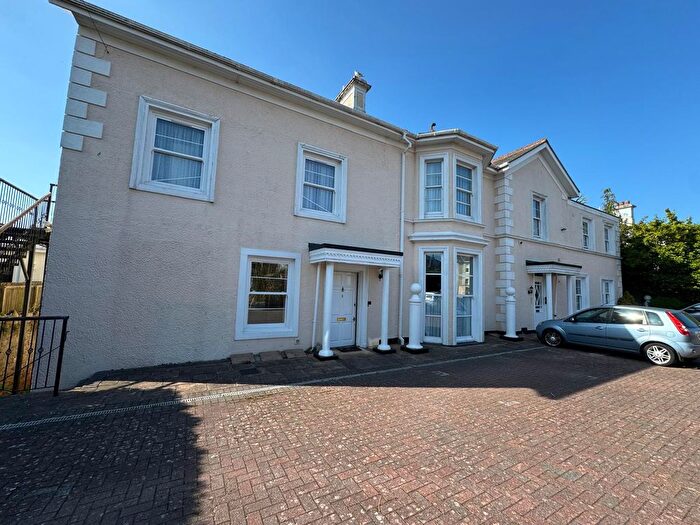 2 Bedroom Flat To Rent In St. Margarets Road, Torquay, TQ1
