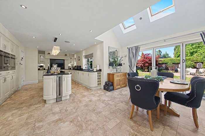 4 Bedroom Detached House For Sale In Chatsworth Road, Brookside, Chesterfield, S40