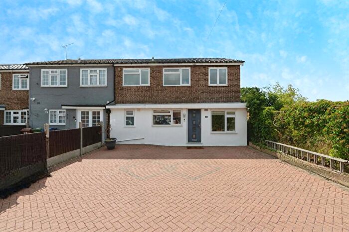 4 Bedroom End Of Terrace House For Sale In St. Johns Road, Chadwell St Mary, Grays, RM16