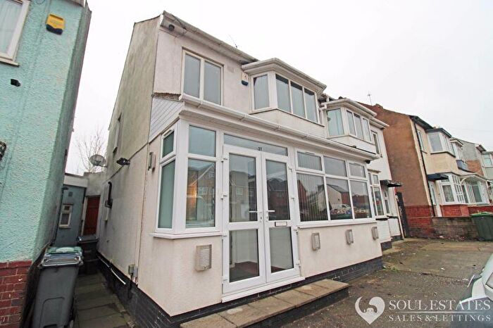 3 Bedroom Semi-Detached House To Rent In Roway Lane, Oldbury, B69