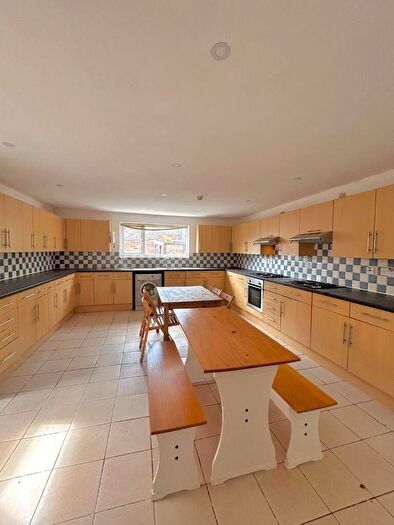 8 Bedroom House Of Multiple Occupation To Rent In Woodville Road, Cardiff(City), CF24