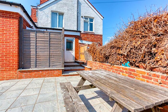 2 Bedroom Flat To Rent In Old Shoreham Road, Hove, BN3