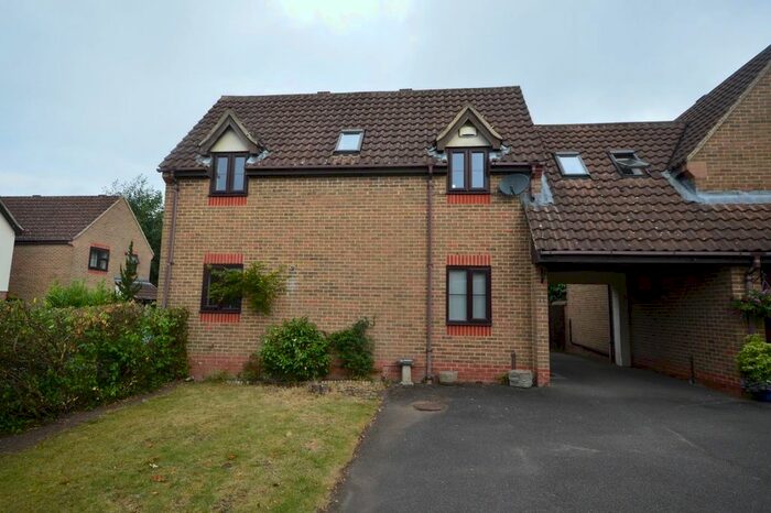 2 Bedroom Semi-Detached House To Rent In Almond Close, Ashford, TN25