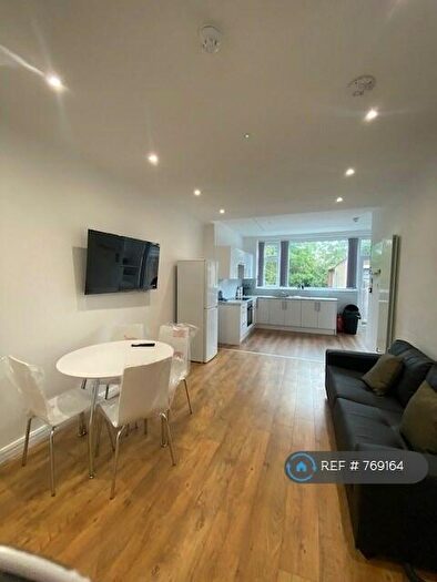 6 Bedroom Semi-Detached House To Rent In Formby Avenue, Stanmore, HA7