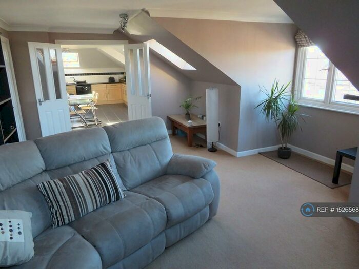 2 Bedroom Flat To Rent In St Georges Street, Romford, RM1