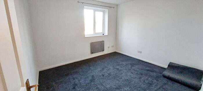 2 Bedroom Apartment To Rent In Velour Close, Salford, M3
