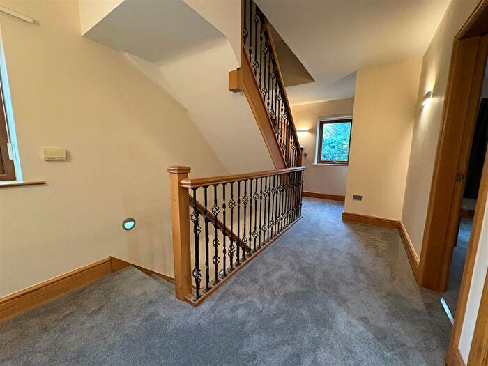 4 Bedroom Detached House For Sale In Reva Syke Road, Clayton, Bradford, BD14
