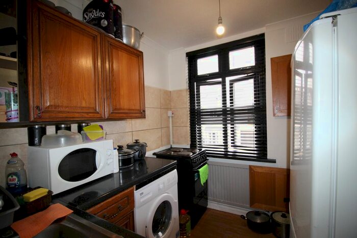 2 Bedroom Flat To Rent In Tavistock Gardens, Ilford IG3