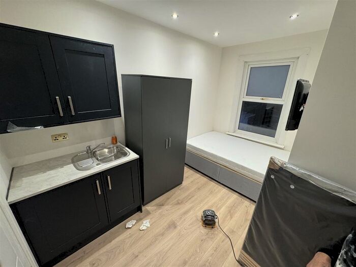 Studio To Rent In Sandhurst Road, London, SE6