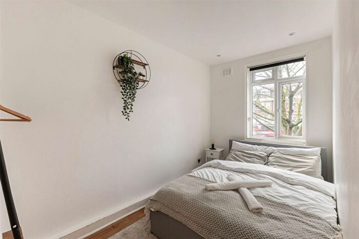 3 Bedroom Flat To Rent In Holloway Road, Archway, London, N7