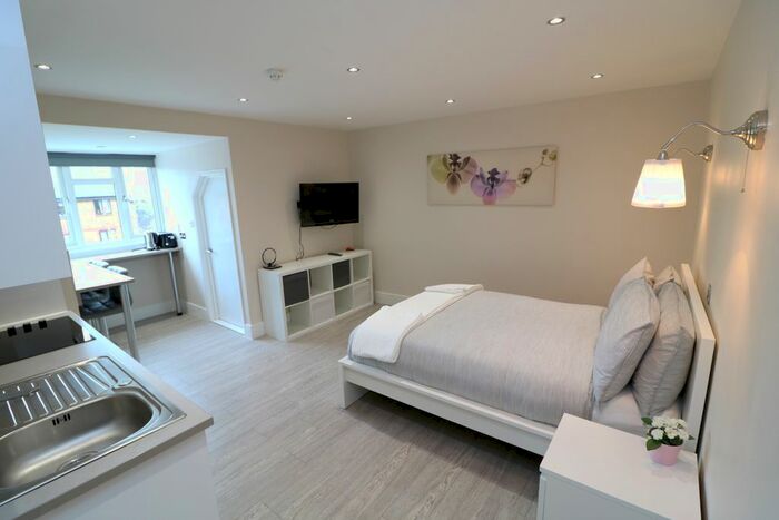 Studio To Rent In Hanworth Road, Hounslow, TW3