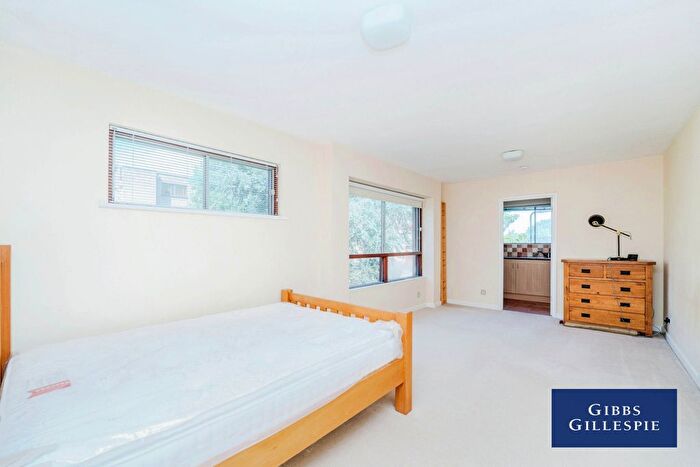 Studio To Rent In Frobisher Court, Cleveland Road, London, W13