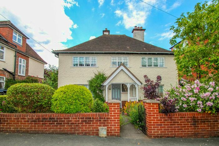 4 Bedroom Property To Rent In Wodeland Avenue, Guildford, GU2