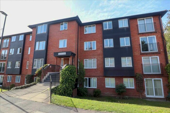 2 Bedroom Flat To Rent In Reedham Drive, Purley, CR8