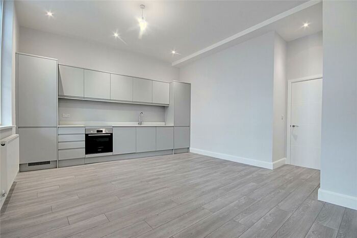 2 Bedroom Flat To Rent In London Road, Enfield, EN2