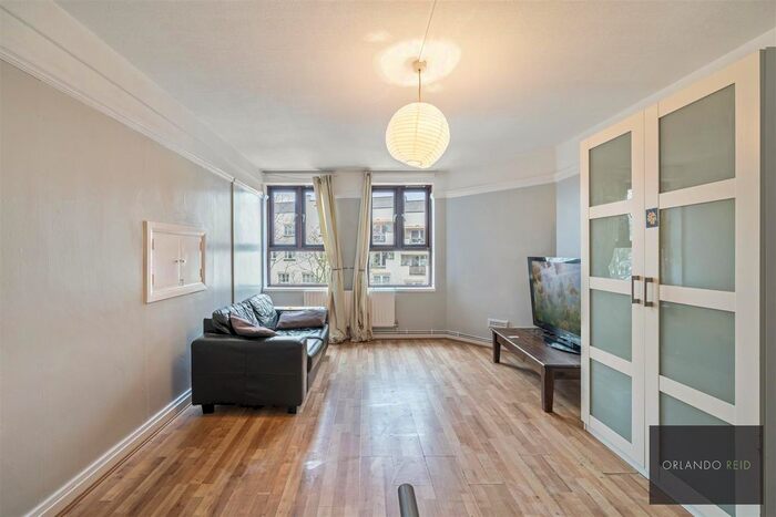 3 Bedroom Flat To Rent In Kintyre Court, New Park Road, SW2