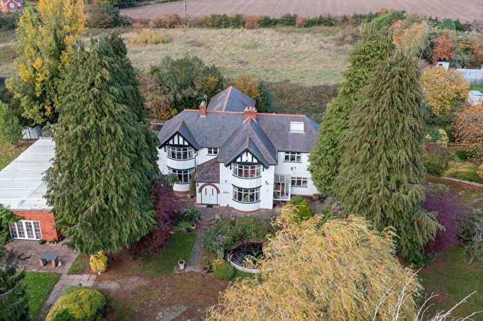 6 Bedroom Property For Sale In Birmingham Road, Marlbrook, B61