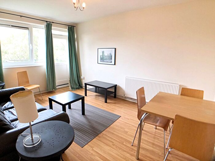 3 Bedroom Flat To Rent In Benbow Street, London, SE8