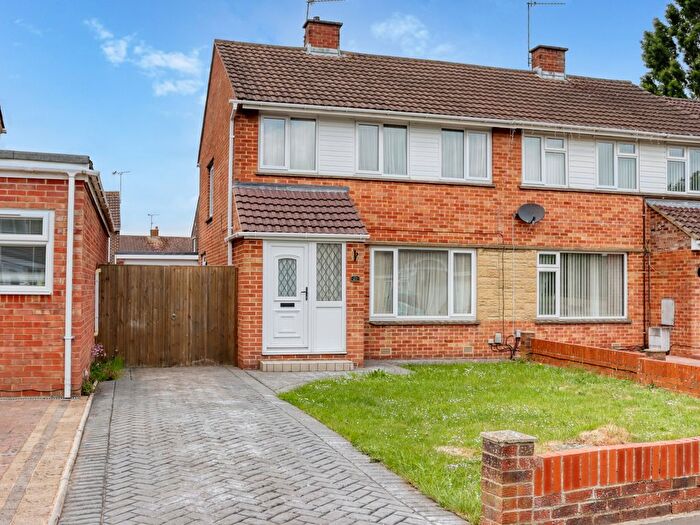 3 Bedroom Semi-Detached House For Sale In Shapwick Close, Nythe, SN3