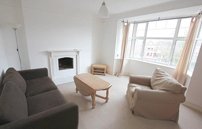 2 Bedroom Flat To Rent In Barrington Court, Colney Hatch Lane, Muswell Hill, London, N10