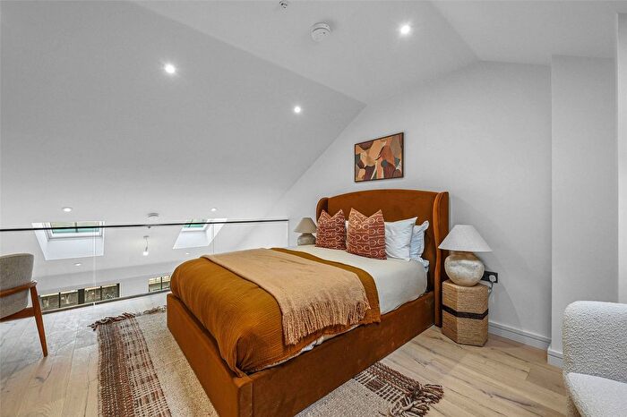 1 Bedroom Flat For Sale In The Threadworks, Hollybush Gardens, Bethnal Green, London, E2