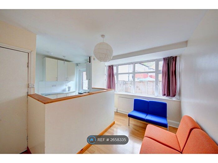 4 Bedroom Terraced House To Rent In The Bittoms, Kingston Upon Thames, KT1