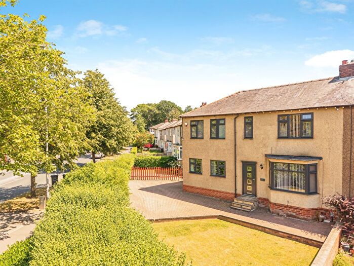 5 Bedroom Semi-Detached House For Sale In Huddersfield Road, Mirfield, WF14