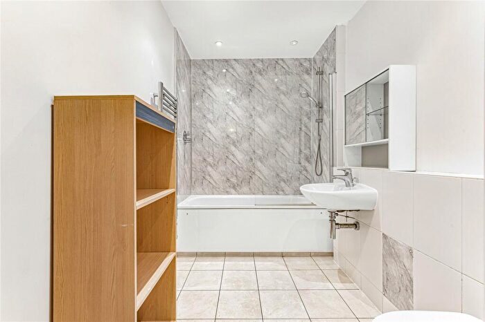 2 Bedroom Apartment To Rent In Coral Apartments, Salton Square, London, E14