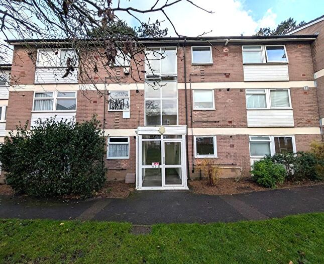 3 Bedroom Flat For Sale In Flat Pine Lodge, Tonbridge Road, Maidstone, ME16